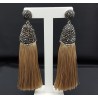 Tassel oorbellen van satijndraad en kristallen beige