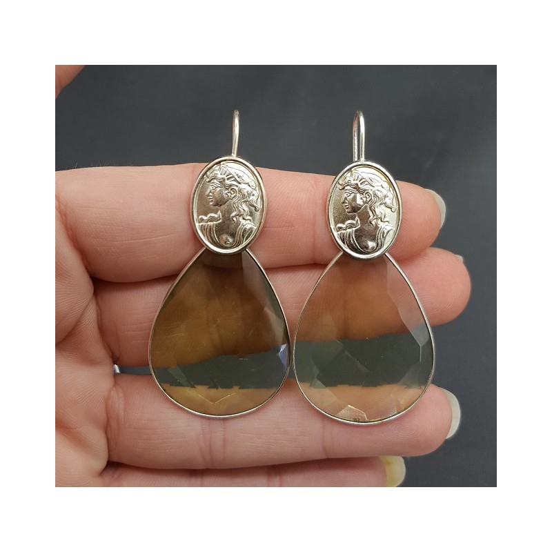 Zilveren oorbellen met grote groene Amethist quartz en Cameo