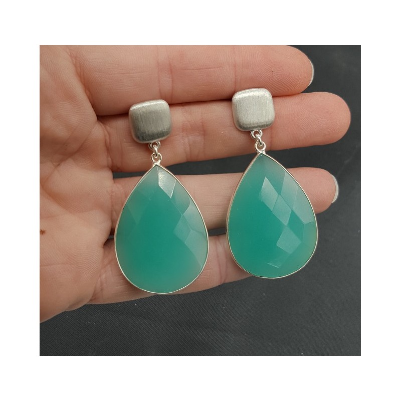 Zilveren oorbellen met aqua Chalcedoon briolet