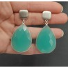 Zilveren oorbellen met aqua Chalcedoon briolet