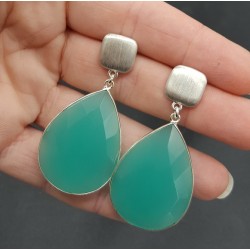 Zilveren oorbellen met aqua Chalcedoon briolet