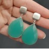 Zilveren oorbellen met aqua Chalcedoon briolet