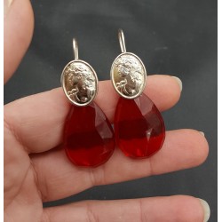 Zilveren oorbellen met Granaat rode quartz en cameo
