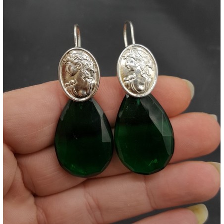 Zilveren oorbellen met Emerald groene quartz en cameo
