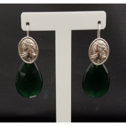Zilveren oorbellen met Emerald groene quartz en cameo