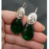Zilveren oorbellen met Emerald groene quartz en cameo