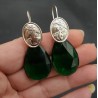 Zilveren oorbellen met Emerald groene quartz en cameo