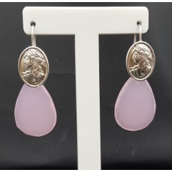 Zilveren oorbellen met roze Chalcedoon en cameo