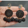 Zwarte beaded oorbellen en Agaat geode