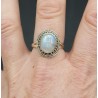 Zilveren ring gezet met cabochon ovale regenboog Maansteen