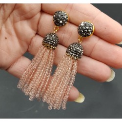 Tassel oorbellen met licht toze kristallen