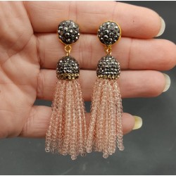 Tassel oorbellen met licht toze kristallen