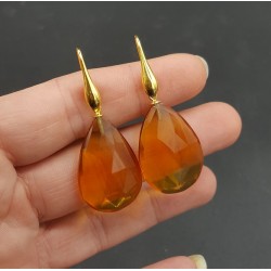 Vergulde oorbellen met smalle Citrien quartz briolet