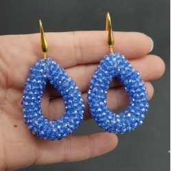 Vergulde oorbellen met open druppel licht blauwe sparkling kristallen