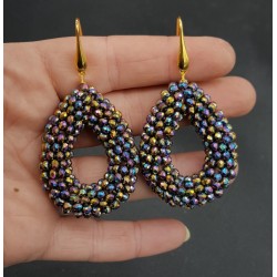 Vergulde oorbellen open druppel met multi kleuren metallic kristallen