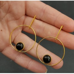 Vergulde oorbellen gezet met ronde zwarte Onyx