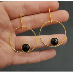 Vergulde oorbellen gezet met ronde zwarte Onyx