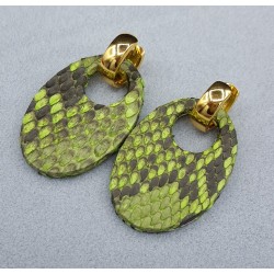 Creolen met ovale licht groene Slangenleer hanger