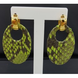 Creolen met ovale licht groene Slangenleer hanger