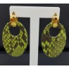 Creolen met ovale licht groene Slangenleer hanger