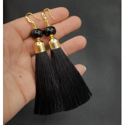 Vergulde oorbellen met zwarte tassel en Onyx