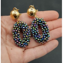 Vergulde oorbellen ovale hanger van multi kleuren metallic kristallen