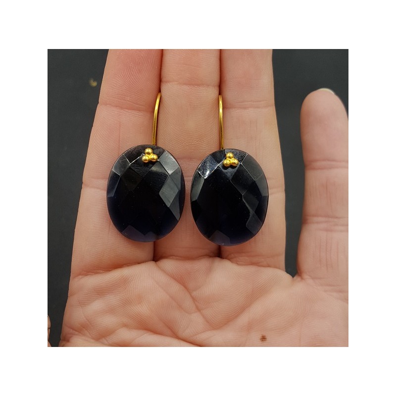 Vergulde oorbellen met ovale Saffier blauwe quartz