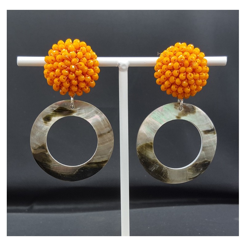 Oorbellen met oranje kristallen en schelp hanger