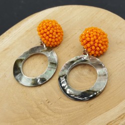 Oorbellen met oranje kristallen en schelp hanger