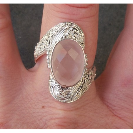 Zilveren ring gezet met ovale facet geslepen Rozenkwarts 19.7 mm
