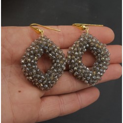 Vergulde braam oorbellen met black diamant kristallen