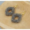 Vergulde braam oorbellen met black diamant kristallen
