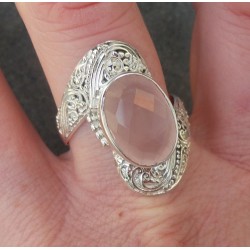 Zilveren ring gezet met ovale facet geslepen Rozenkwarts 19.7 mm