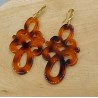 Oorbellen met bruine resin hanger