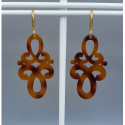 Oorbellen met bruine resin hanger