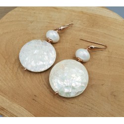 Oorbellen met ronde ivoor witte schelp en schelp parel