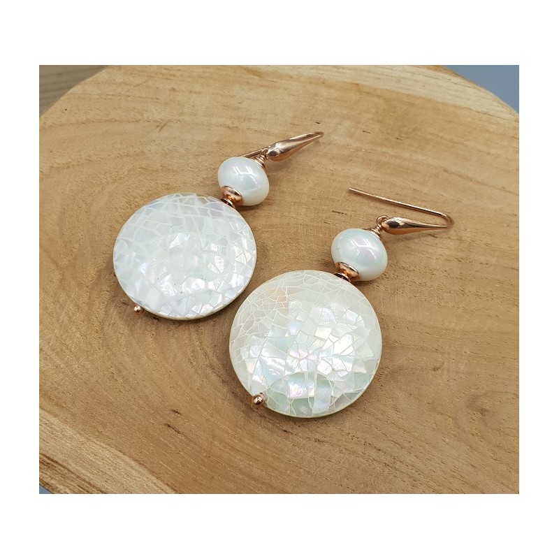 Oorbellen met ronde ivoor witte schelp en schelp parel