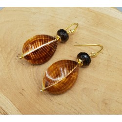 Oorbellen met schelp en Smokey Topaas