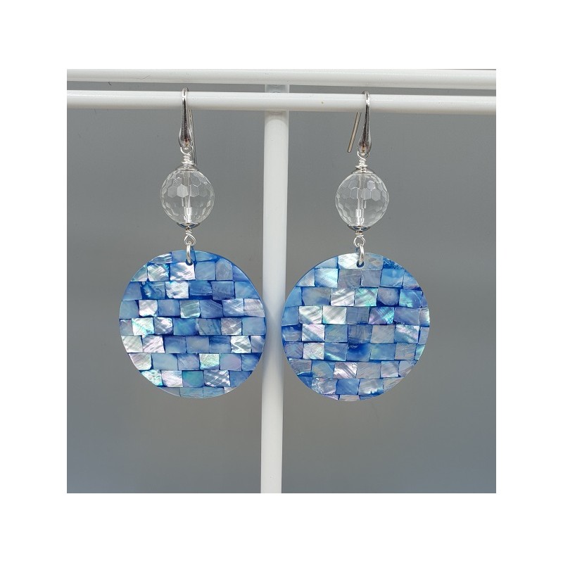 Oorbellen met ronde schelp hanger en Bergkristal
