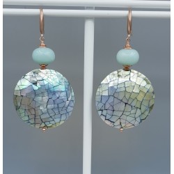 Oorbellen met ronde grijze schelp en Amazoniet