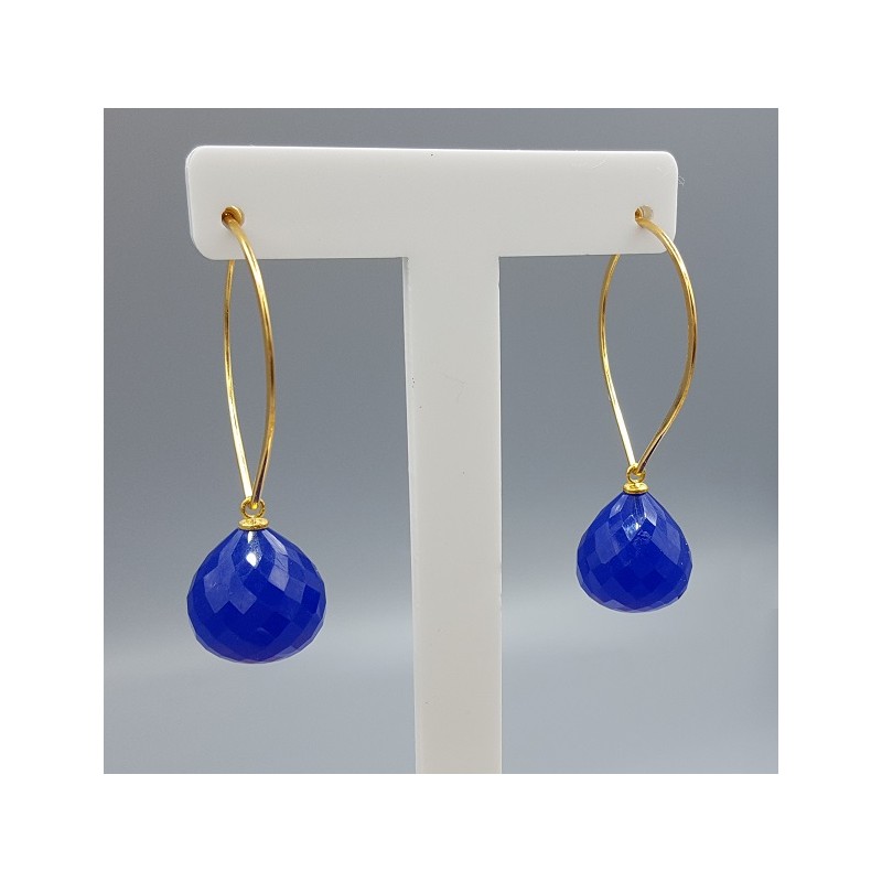 Vergulde lotus creolen met kobalt blauwe Chalcedoon briolet