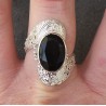Zilveren ring gezet met ovale facet geslepen Onyx 18 mm