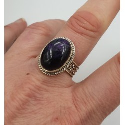 Zilveren ring gezet met Sugiliet in bewerkte setting 18 mm