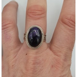 Zilveren ring gezet met Sugiliet in bewerkte setting 18 mm