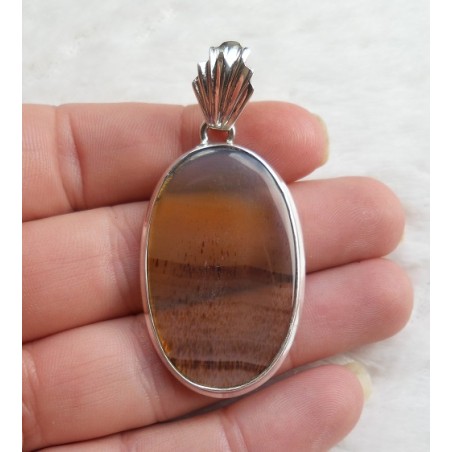 Zilveren hanger gezet met ovale Montana Agaat