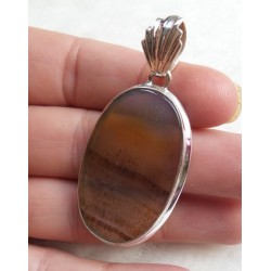 Zilveren hanger gezet met ovale Montana Agaat
