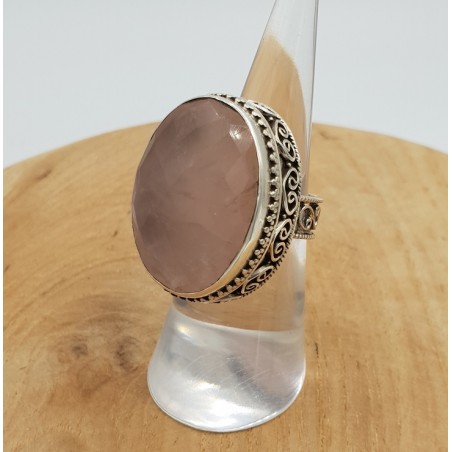 Zilveren ring met facet Rozenkwarts gezet in bewerkte setting 16.5 mm