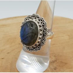 Zilveren ring gezet met Labradoriet en bewerkte kop 16.5 mm