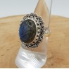 Zilveren ring gezet met Labradoriet en bewerkte kop 16.5 mm
