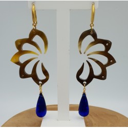 Oorbellen met Buffelhoorn en Saffier blauwe quartz briolet
